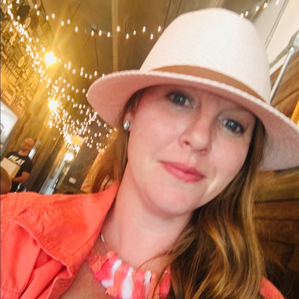 Meet your Posher, Abbey